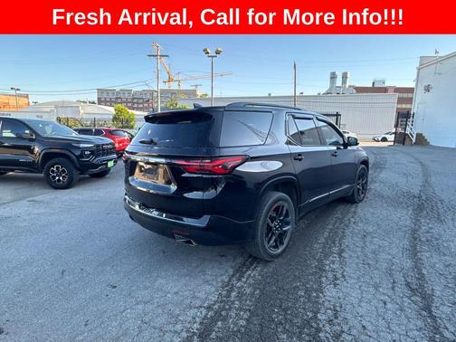Mosaic Black Metallic 2022 Chevrolet Traverse Premier