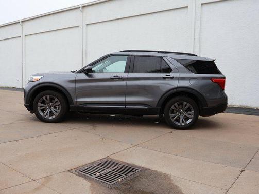CARBONIZED GRAY METALLIC 2022 Ford Explorer XLT