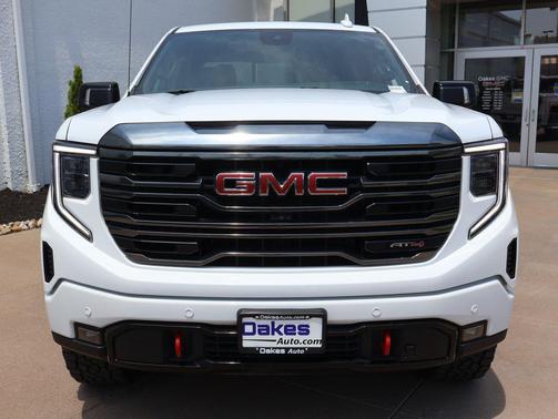 Summit White 2023 GMC Sierra 1500 AT4