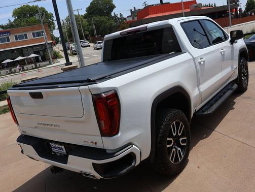 Summit White 2023 GMC Sierra 1500 AT4
