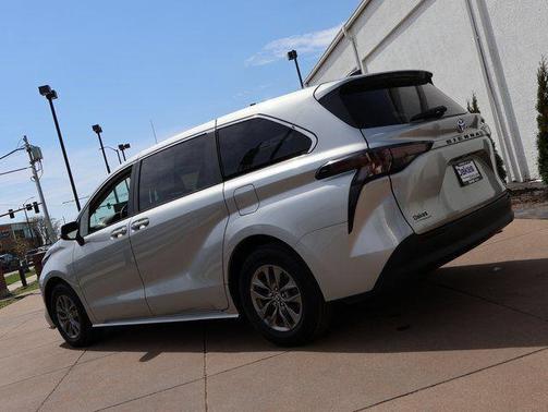 Celestial Silver Metallic 2024 Toyota Sienna LE