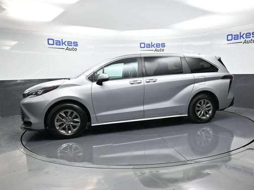 2024 Toyota Sienna LE