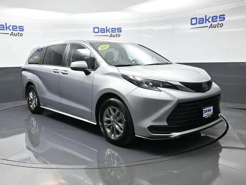 2024 Toyota Sienna LE