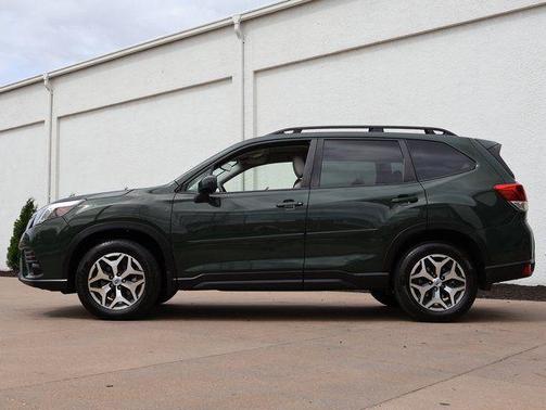 Cascade Green Silica 2022 Subaru Forester Premium