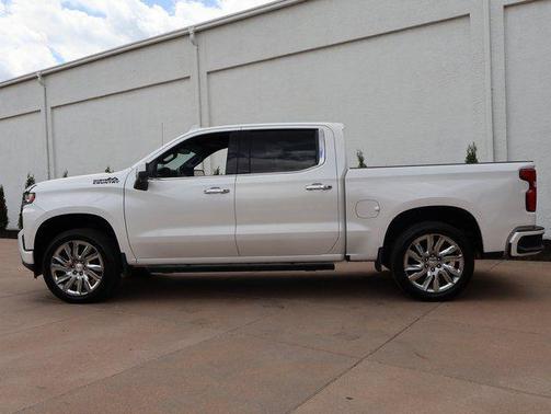 Iridescent Pearl Tricoat 2019 Chevrolet Silverado 1500 High Country
