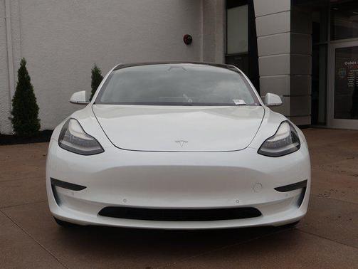 Pearl White Multi-Coat 2020 Tesla Model 3 Standard Range Plus