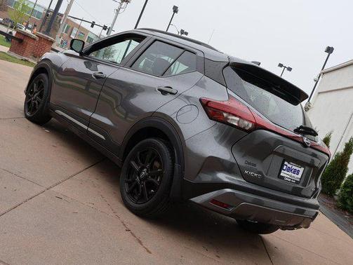 Gun Metallic 2024 Nissan Kicks SR
