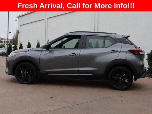 Gun Metallic 2024 Nissan Kicks SR