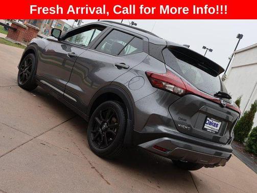 Gun Metallic 2024 Nissan Kicks SR