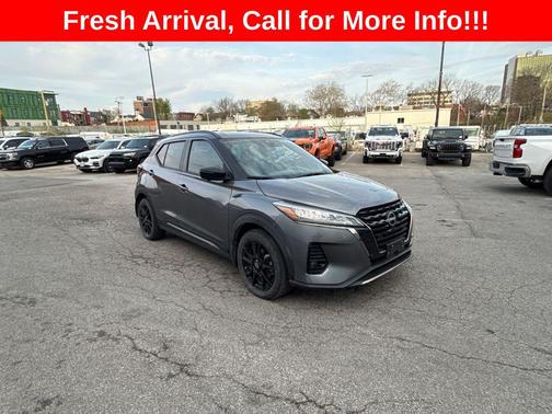 Gun Metallic 2024 Nissan Kicks SR