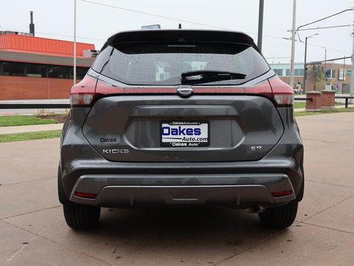 Gun Metallic 2024 Nissan Kicks SR