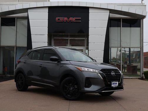 Gun Metallic 2024 Nissan Kicks SR