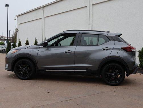 Gun Metallic 2024 Nissan Kicks SR
