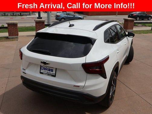 Summit White 2025 Chevrolet Trax FWD 2RS