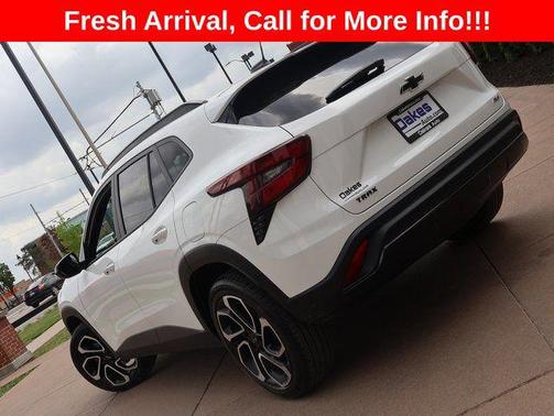 Summit White 2025 Chevrolet Trax FWD 2RS