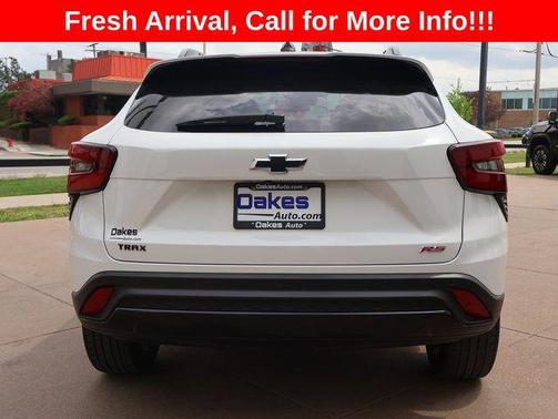 Summit White 2025 Chevrolet Trax FWD 2RS