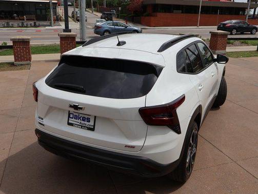 Summit White 2025 Chevrolet Trax FWD 2RS