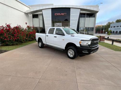 2022 RAM 2500 Tradesman Crew Cab 4x4 6'4' Box