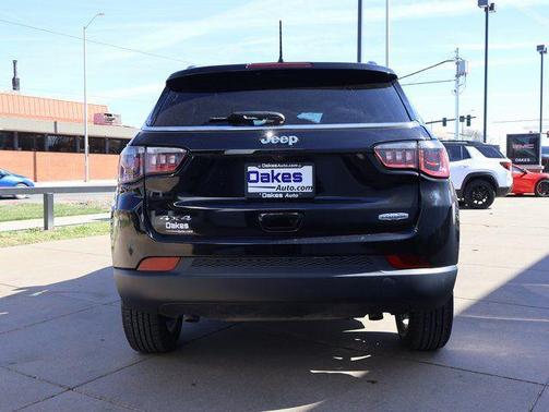 Diamond Black Crystal Pearlcoat 2025 Jeep Compass Latitude