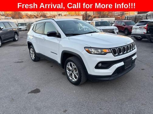 Bright White Clearcoat 2025 Jeep Compass Latitude