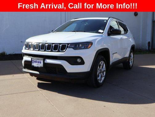 Bright White Clearcoat 2025 Jeep Compass Latitude