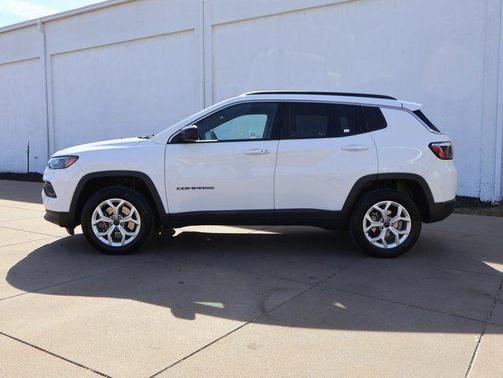 Bright White Clearcoat 2025 Jeep Compass Latitude