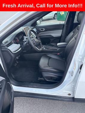 Bright White Clearcoat 2025 Jeep Compass Latitude