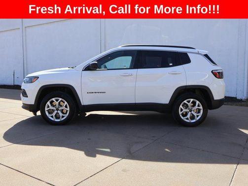 Bright White Clearcoat 2025 Jeep Compass Latitude
