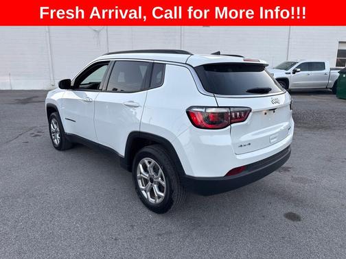 Bright White Clearcoat 2025 Jeep Compass Latitude