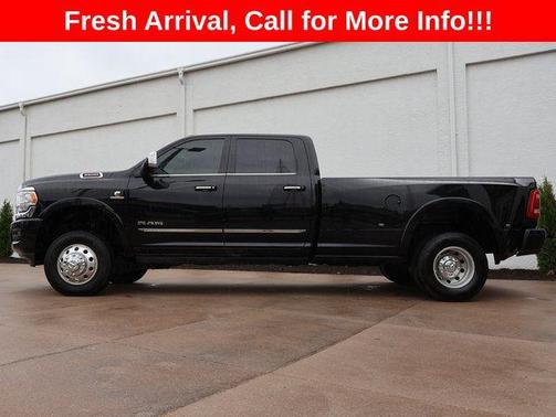 Diamond Black Crystal Pearlcoat 2022 RAM 3500 Limited Crew Cab 4x4 8' Box
