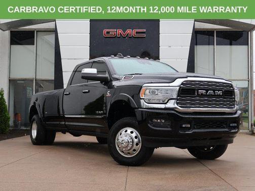 Diamond Black Crystal Pearlcoat 2022 RAM 3500 Limited Crew Cab 4x4 8' Box