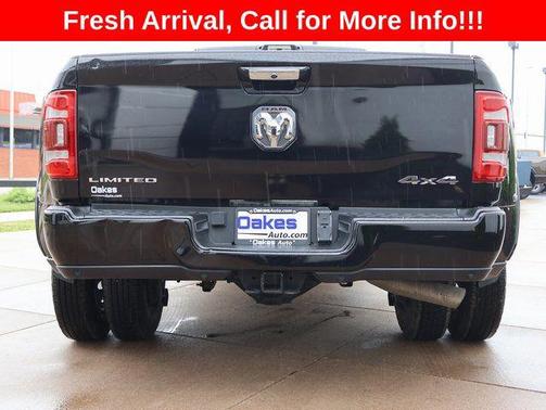 Diamond Black Crystal Pearlcoat 2022 RAM 3500 Limited Crew Cab 4x4 8' Box