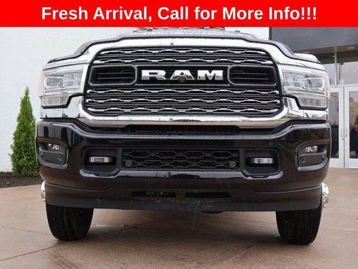 Diamond Black Crystal Pearlcoat 2022 RAM 3500 Limited Crew Cab 4x4 8' Box
