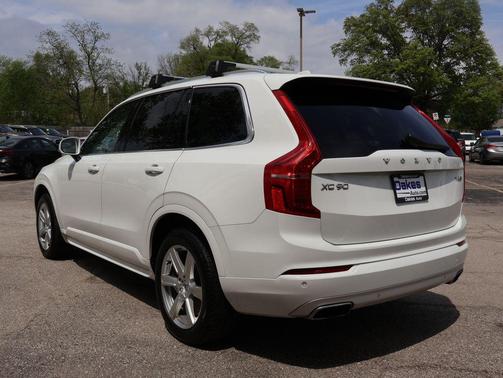 Crystal White Metallic 2020 Volvo XC90 T6 Momentum