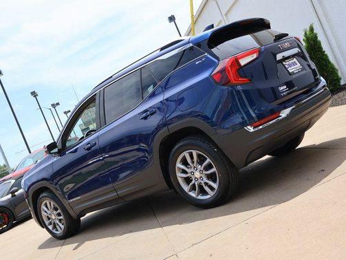 Marine Metallic 2022 GMC Terrain SLT