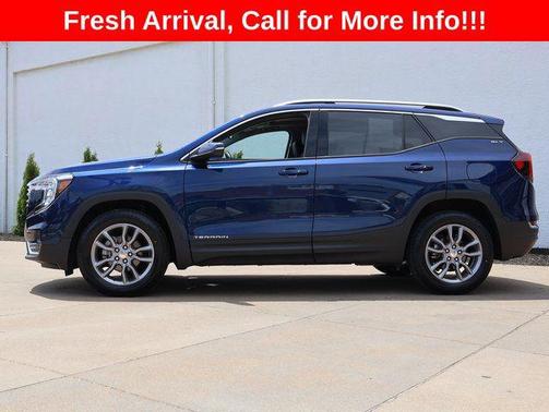 Marine Metallic 2022 GMC Terrain SLT
