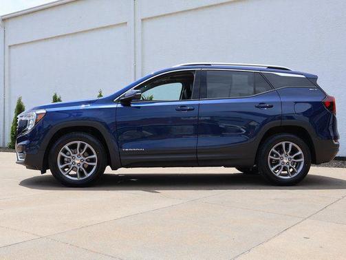 Marine Metallic 2022 GMC Terrain SLT