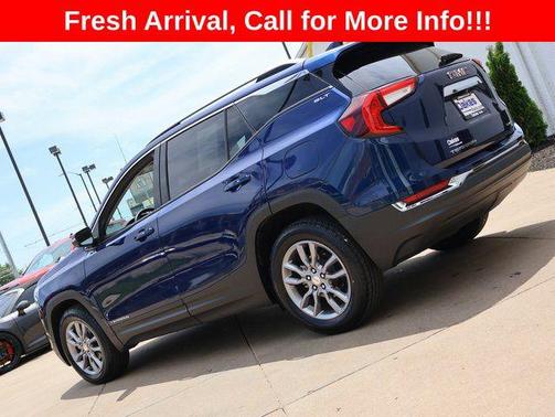 Marine Metallic 2022 GMC Terrain SLT