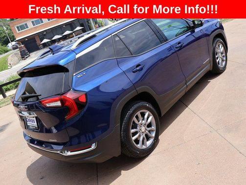 Marine Metallic 2022 GMC Terrain SLT