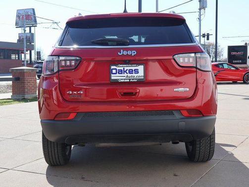 Red Hot Pearlcoat 2025 Jeep Compass Latitude