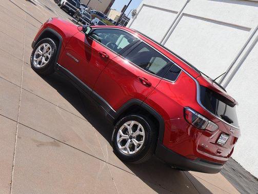 Red Hot Pearlcoat 2025 Jeep Compass Latitude