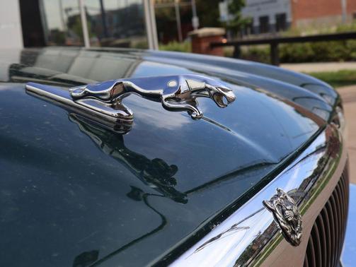 British Racing Green 1998 Jaguar XJ Base