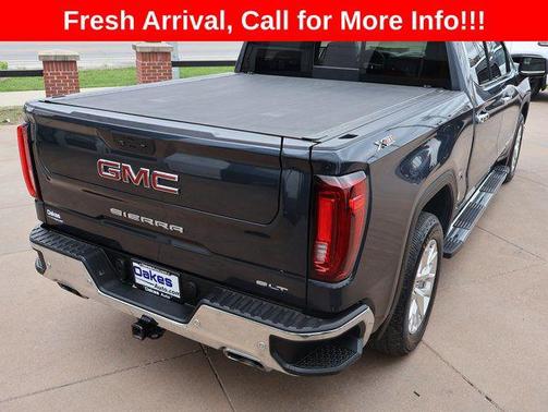 Dark Sky Metallic 2022 GMC Sierra 1500 SLT