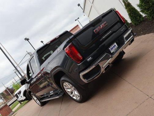 Dark Sky Metallic 2022 GMC Sierra 1500 SLT