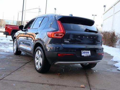 2022 Volvo XC40 T5 Momentum