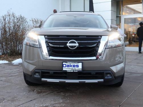 2023 Nissan Pathfinder Platinum FWD