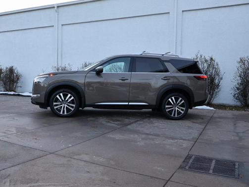 2023 Nissan Pathfinder Platinum FWD
