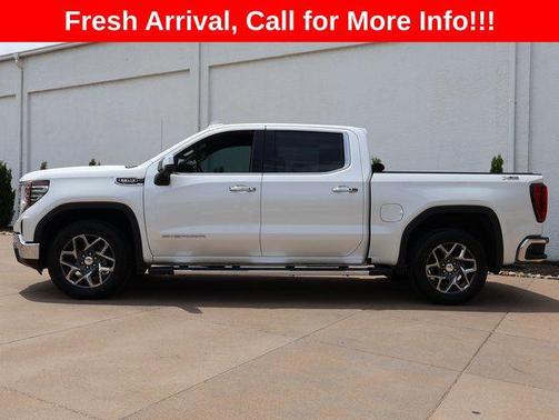 White Frost Tricoat 2022 GMC Sierra 1500 SLT