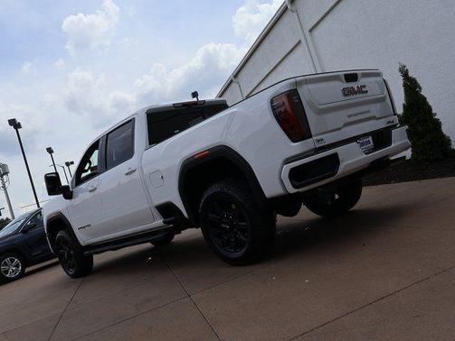 Summit White 2025 GMC Sierra 2500 AT4