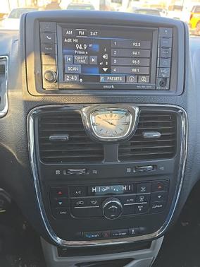 2015 Chrysler Town & Country Touring-L